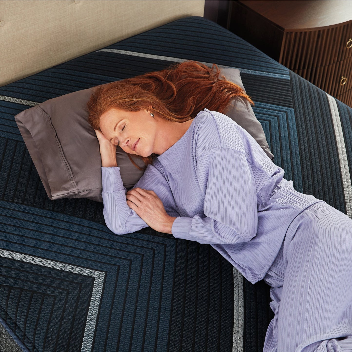 Beautyrest World Class Hybrid Level Four Plush 13.5" Mattress